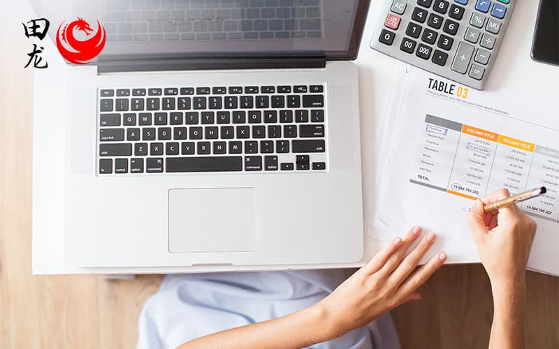 An bookkeeper working on project