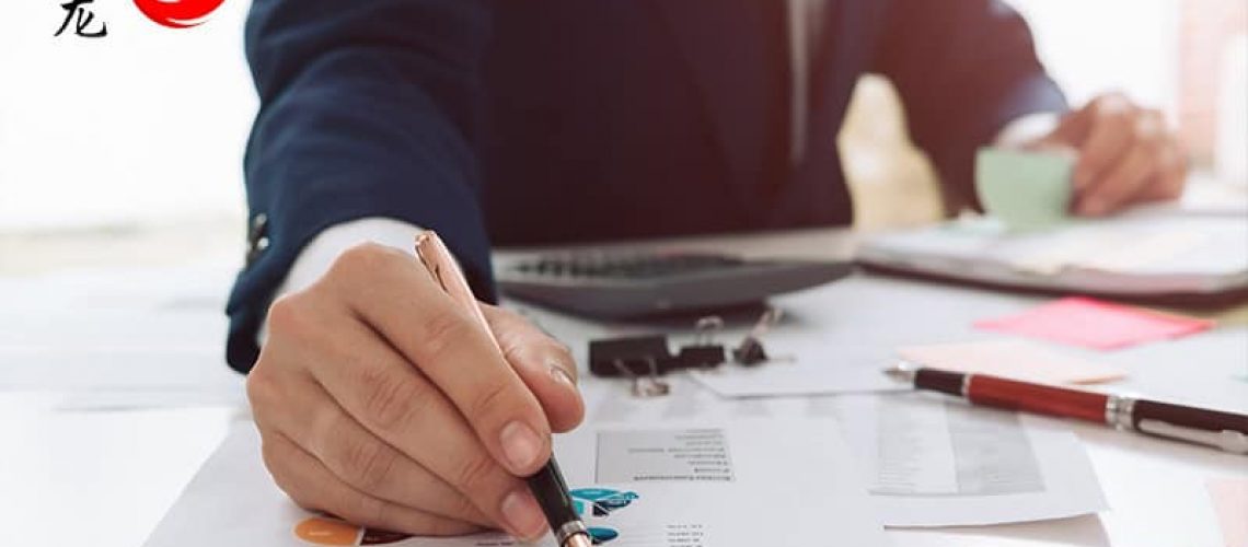 An accountant doing analysis